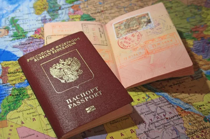 Изъятие загранпаспорта для должников - суровая реальность или...?